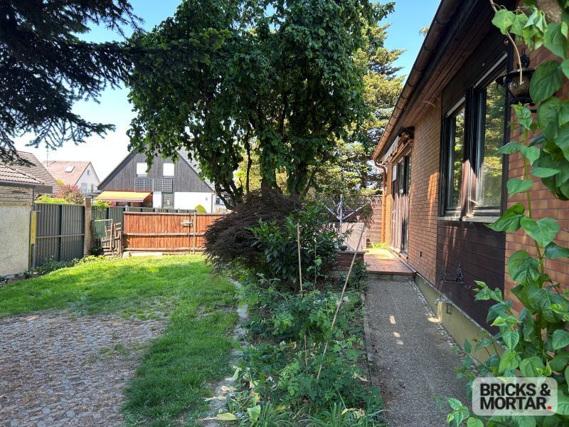 Immobilienangebot - Adelsried - Alle - Großzügiges freistehendes Einfamilienhaus in ruhiger Wohnlage von Adelsried