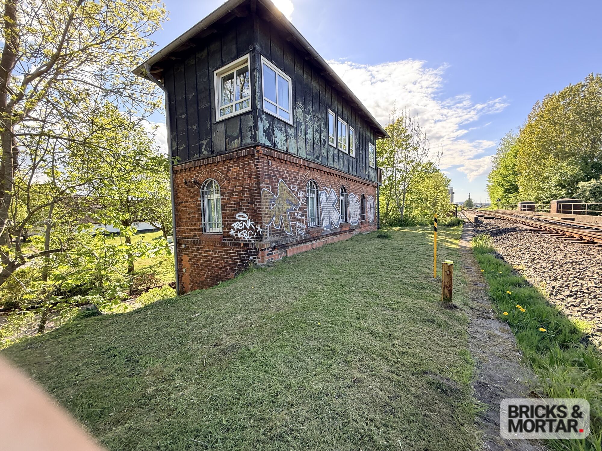 Immobilienangebot - Husum - Alle - Ehemaliges Stellwerk, Wohnen für Liebhaber