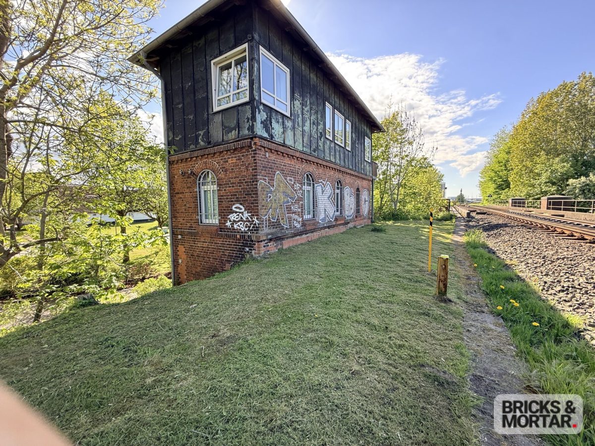 Immobilienangebot - Husum - Alle - Ehemaliges Stellwerk, Wohnen für Liebhaber