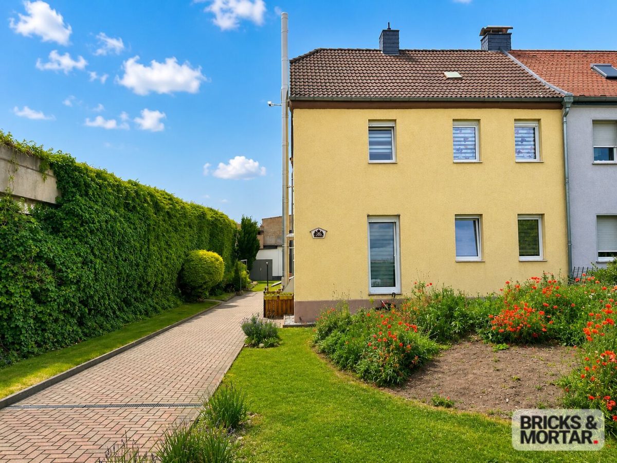 Immobilienangebot - Delitzsch - Alle - Liebevoll modernisierte Doppelhaushälfte mit Pool, Kamin und viel Platz zum Leben
