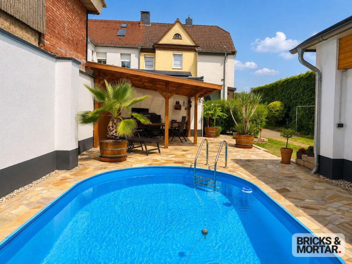 Immobilienangebot - Delitzsch - Alle - Liebevoll modernisierte Doppelhaushälfte mit Pool, Kamin und viel Platz zum Leben