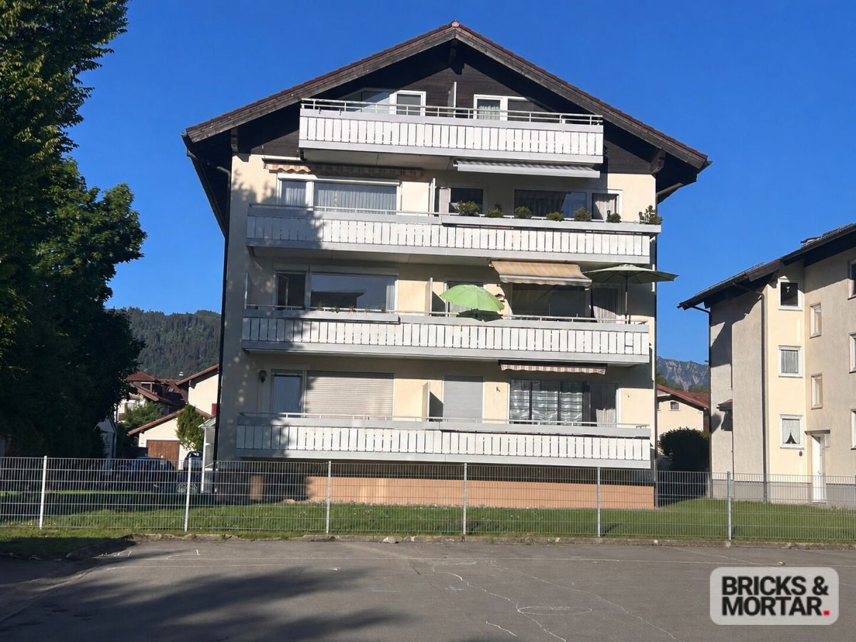 Immobilienangebot - Sonthofen - Alle - Charmante Dachgeschosswohnung mit Bergblick, Balkon und Stellplatz