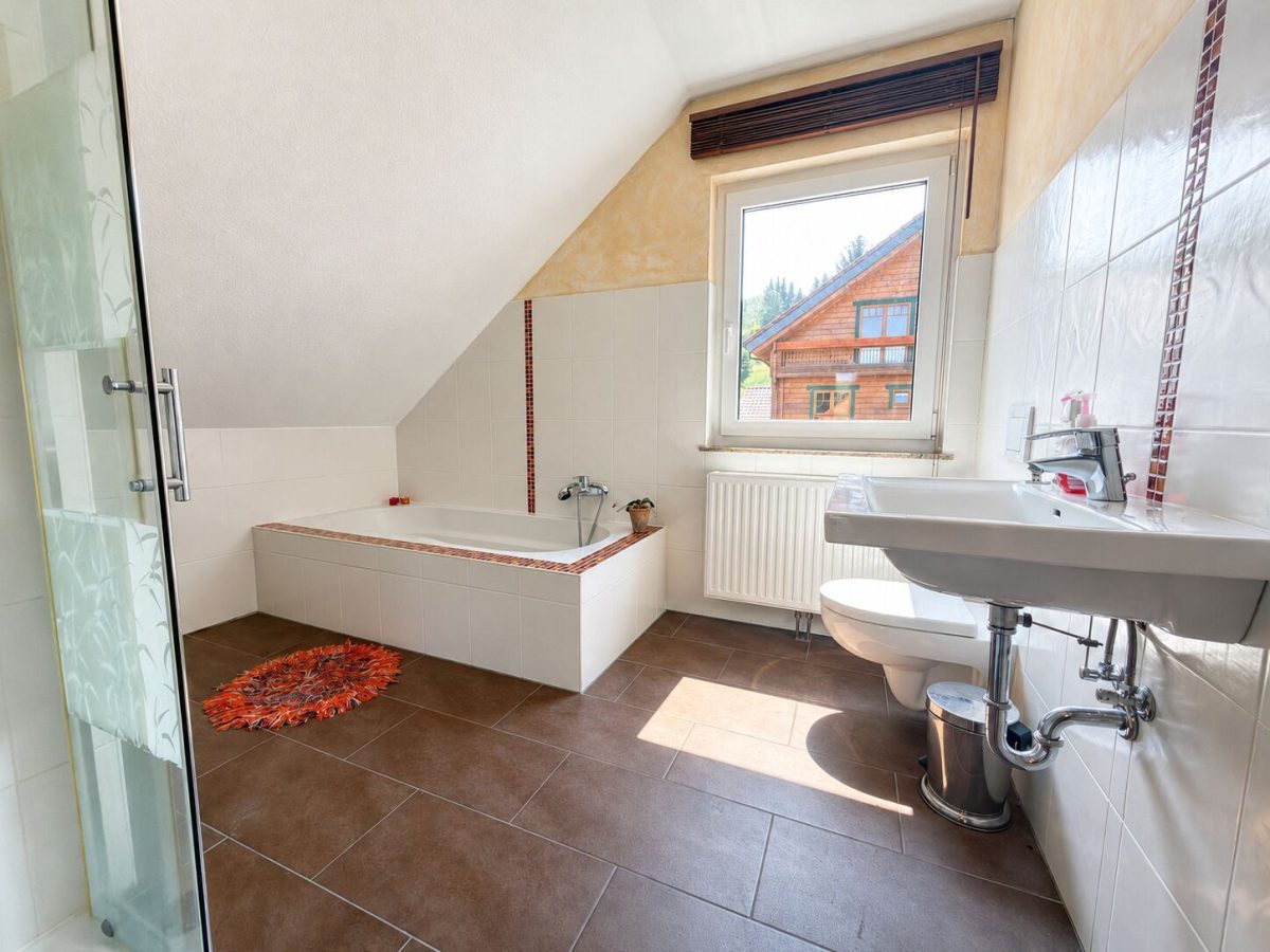 Immobilienangebot - Kaufungen / Oberkaufungen - Alle - Einfamilienhaus mit Einliegerwohnung oder Großes Einfamilienhaus, Sie haben die Wahl !