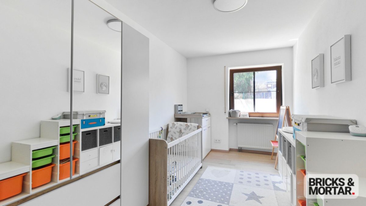 Immobilienangebot - Ursberg / Oberrohr - Alle - Ein Zuhause für Generationen: Großes Zweifamilienhaus mit Garten und Doppelgarage