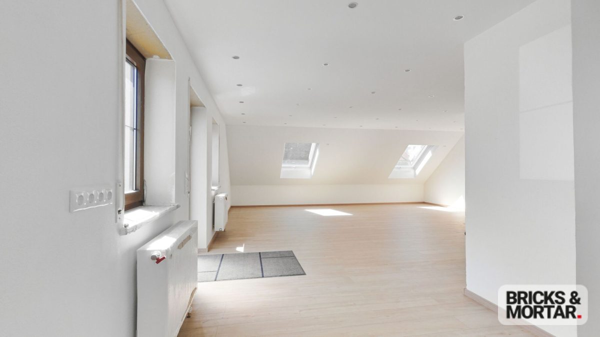 Immobilienangebot - Ursberg / Oberrohr - Alle - Ein Zuhause für Generationen: Großes Zweifamilienhaus mit Garten und Doppelgarage