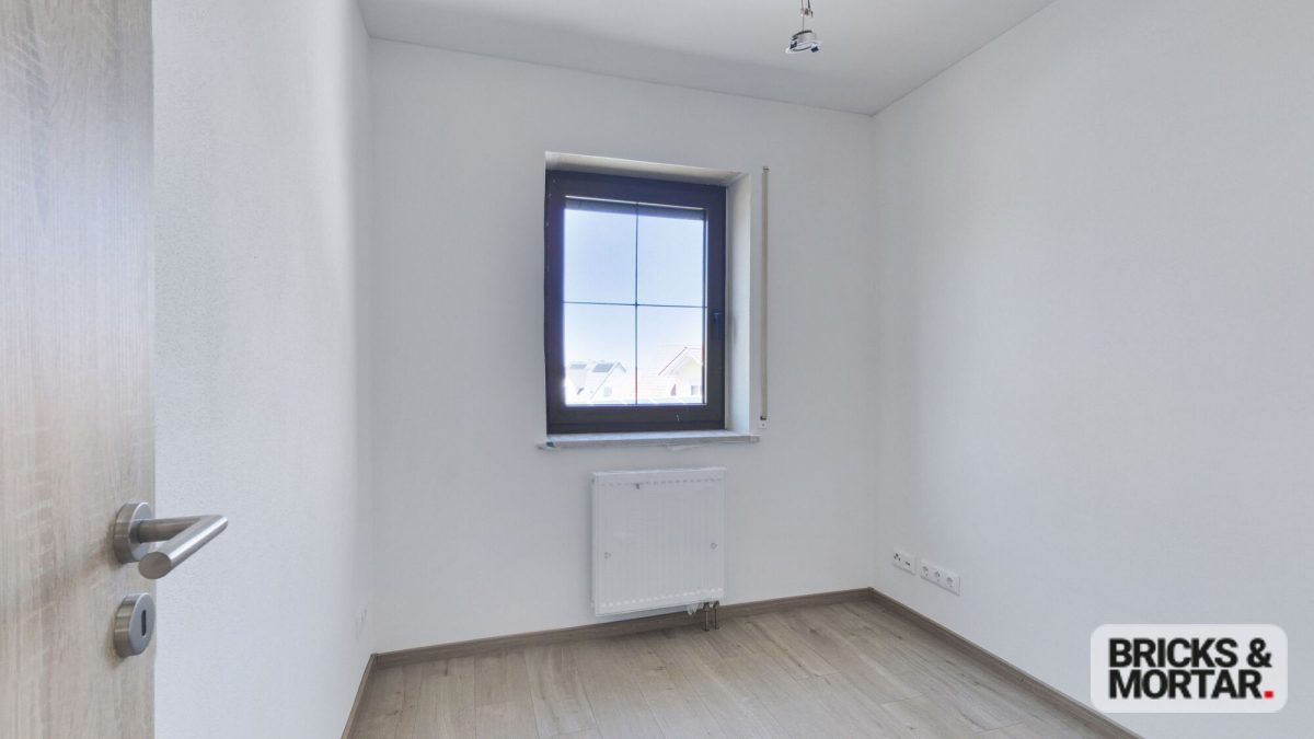 Immobilienangebot - Ursberg / Oberrohr - Alle - Ein Zuhause für Generationen: Großes Zweifamilienhaus mit Garten und Doppelgarage
