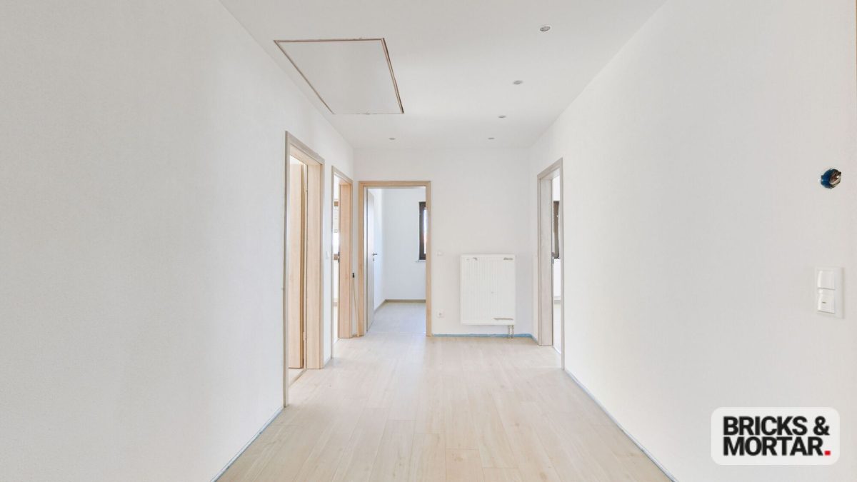 Immobilienangebot - Ursberg / Oberrohr - Alle - Ein Zuhause für Generationen: Großes Zweifamilienhaus mit Garten und Doppelgarage