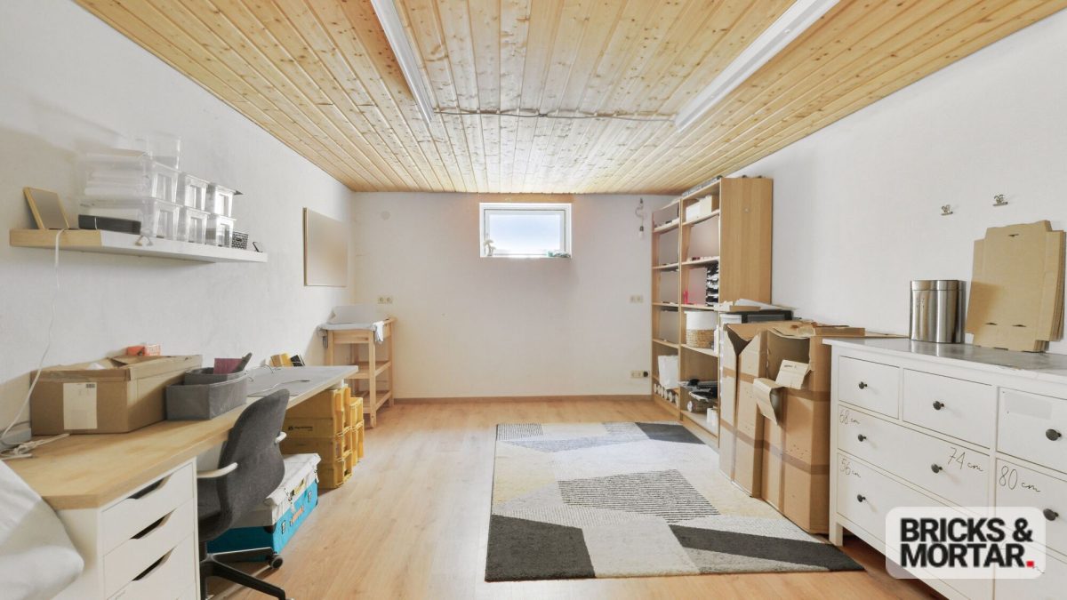 Immobilienangebot - Ursberg / Oberrohr - Alle - Ein Zuhause für Generationen: Großes Zweifamilienhaus mit Garten und Doppelgarage