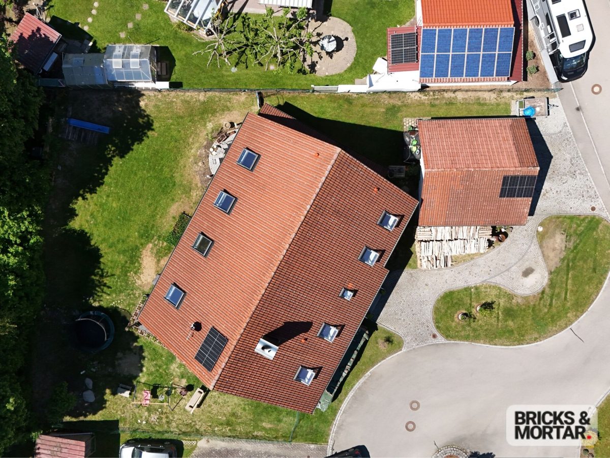 Immobilienangebot - Ursberg / Oberrohr - Alle - Ein Zuhause für Generationen: Großes Zweifamilienhaus mit Garten und Doppelgarage