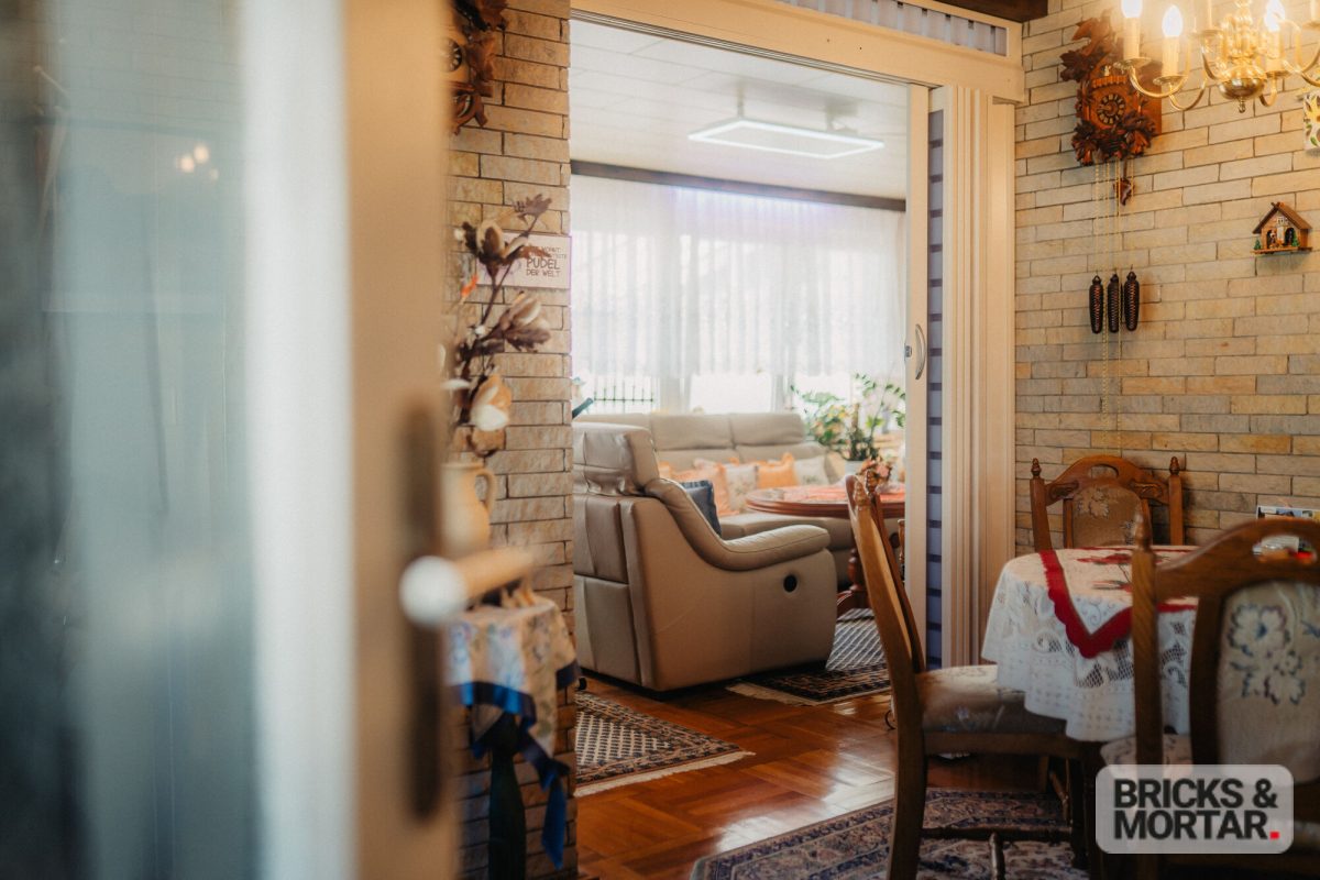 Immobilienangebot - Leipzig / Engelsdorf - Alle - Gepflegter Bungalow mit Wintergarten und Kamin - komfortables Wohnen