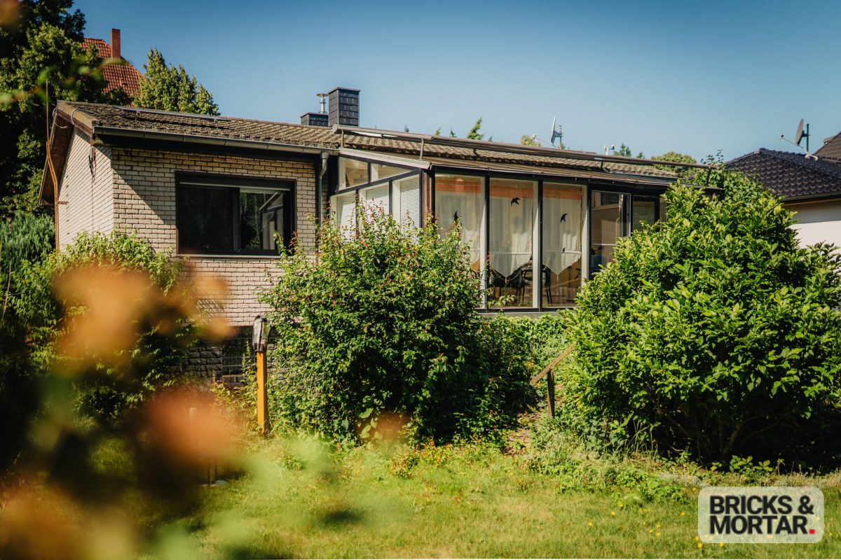 Immobilienangebot - Leipzig / Engelsdorf - Alle - Gepflegter Bungalow mit Wintergarten und Kamin - komfortables Wohnen