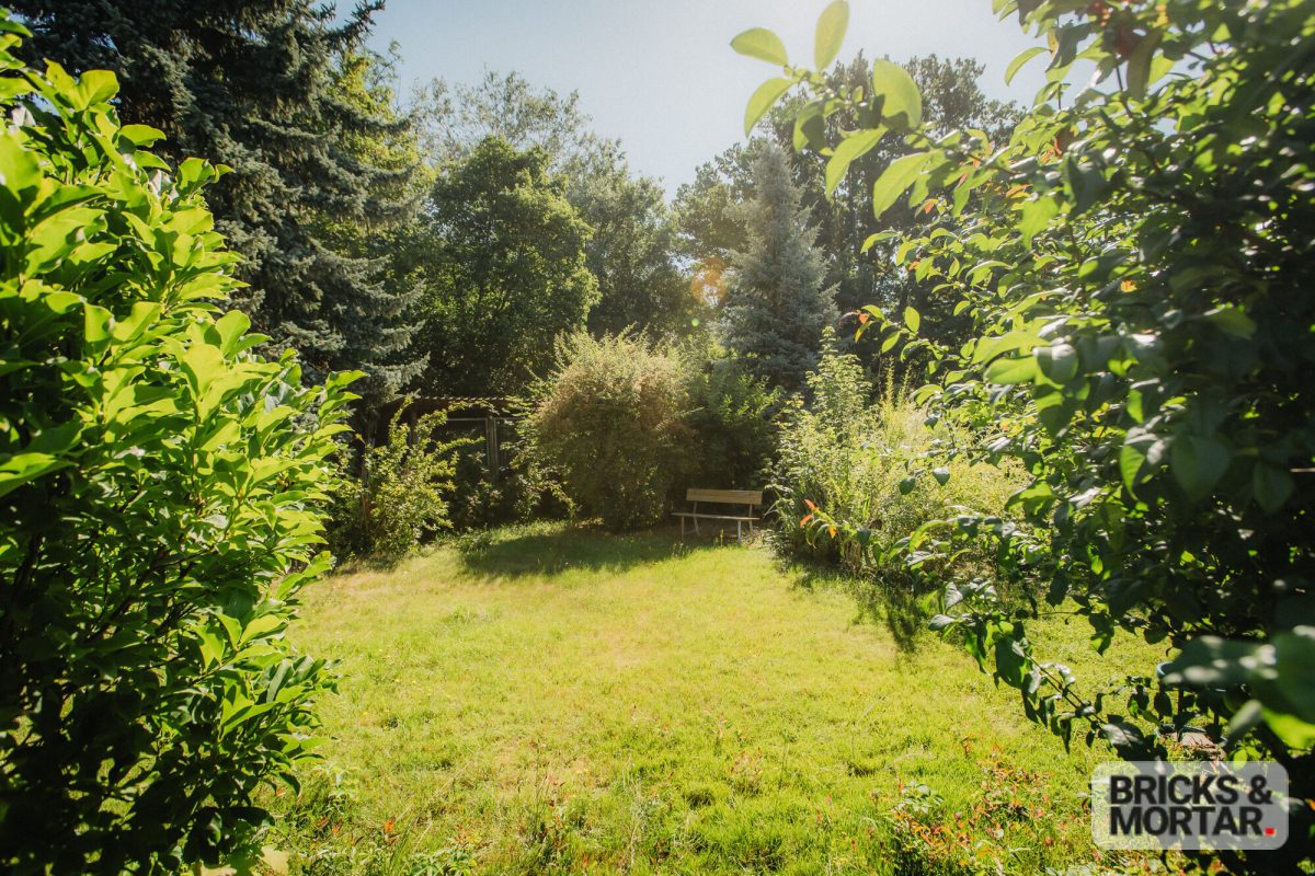 Immobilienangebot - Leipzig / Engelsdorf - Alle - Gepflegter Bungalow mit Wintergarten und Kamin - komfortables Wohnen
