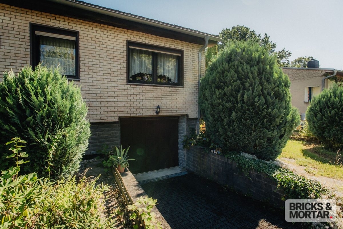 Immobilienangebot - Leipzig / Engelsdorf - Alle - Gepflegter Bungalow mit Wintergarten und Kamin - komfortables Wohnen