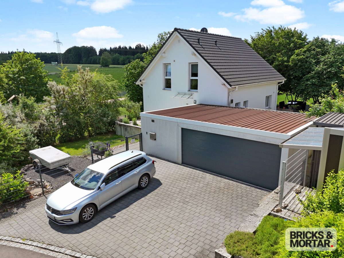 Immobilienangebot - Jettingen-Scheppach / Freihalden - Alle - Leben, wo andere zur Ruhe kommen.
Energieeffizienz A+ · Wärmepumpe · Doppelgarage · 645m² Grundstück