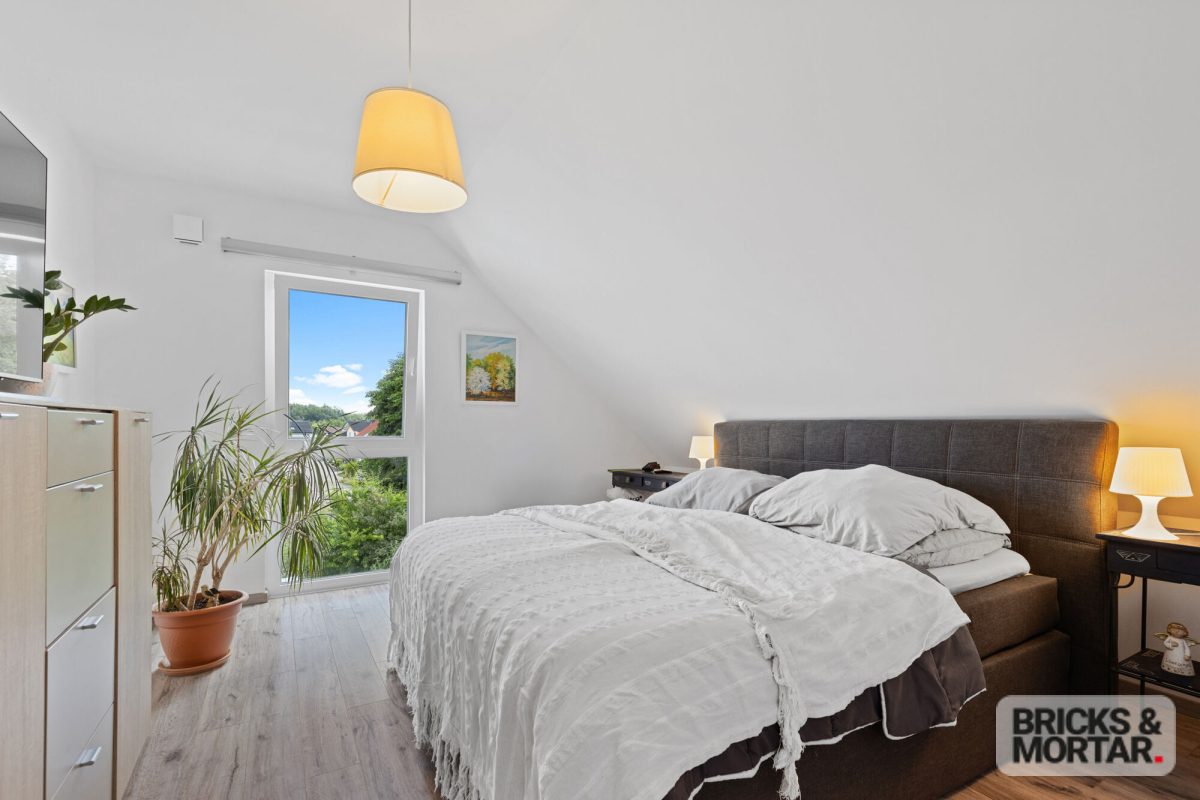 Immobilienangebot - Jettingen-Scheppach / Freihalden - Alle - Leben, wo andere zur Ruhe kommen.
Energieeffizienz A+ · Wärmepumpe · Doppelgarage · 645m² Grundstück