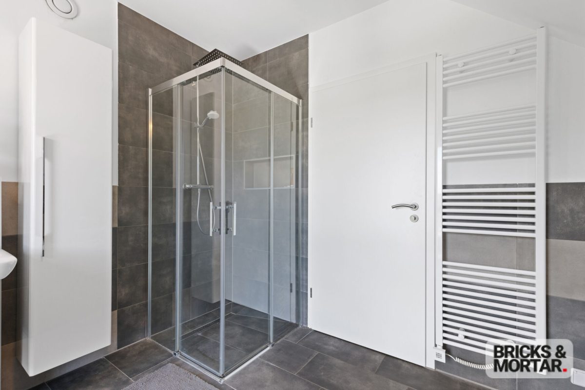 Immobilienangebot - Jettingen-Scheppach / Freihalden - Alle - Leben, wo andere zur Ruhe kommen.
Energieeffizienz A+ · Wärmepumpe · Doppelgarage · 645m² Grundstück