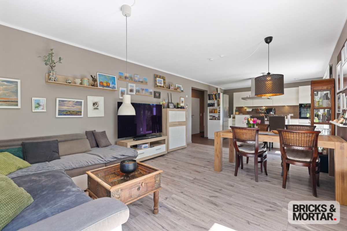 Immobilienangebot - Jettingen-Scheppach / Freihalden - Alle - Leben, wo andere zur Ruhe kommen.
Energieeffizienz A+ · Wärmepumpe · Doppelgarage · 645m² Grundstück
