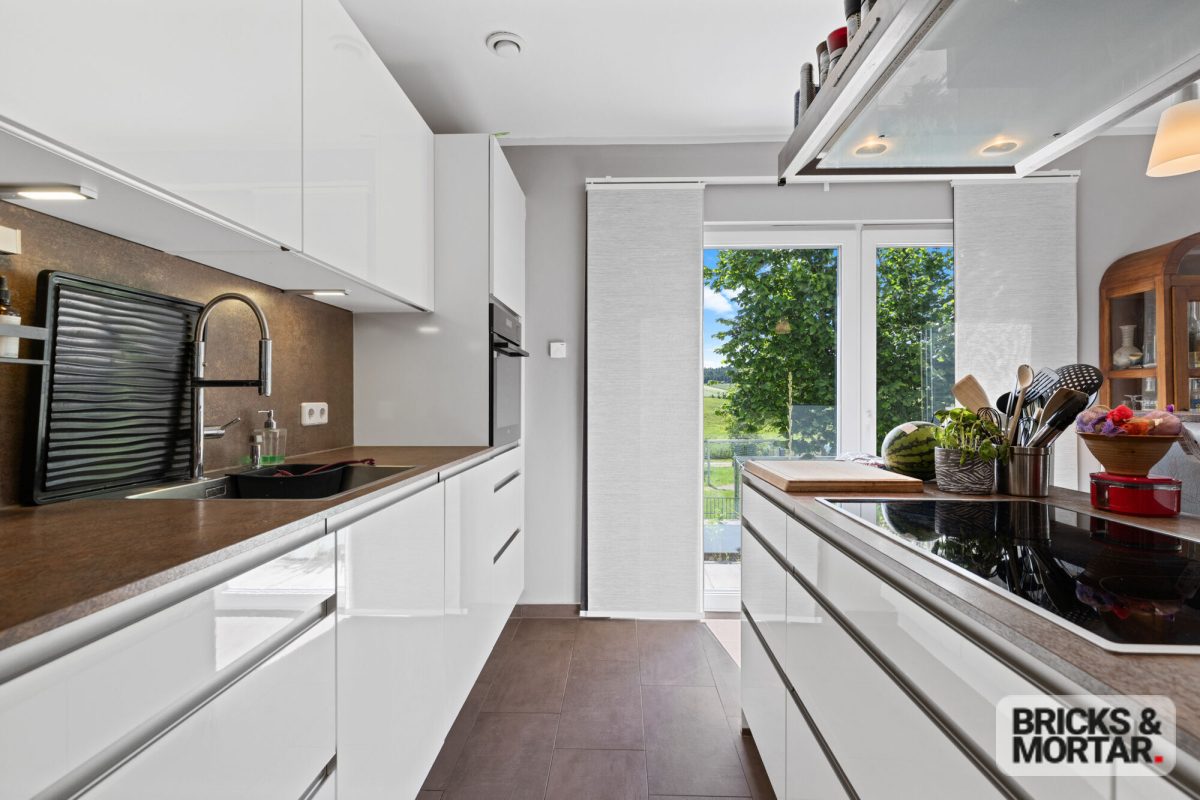 Immobilienangebot - Jettingen-Scheppach / Freihalden - Alle - Leben, wo andere zur Ruhe kommen.
Energieeffizienz A+ · Wärmepumpe · Doppelgarage · 645m² Grundstück