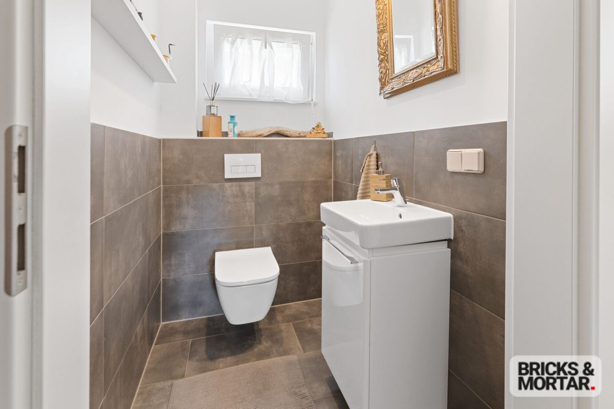 Immobilienangebot - Jettingen-Scheppach / Freihalden - Alle - Leben, wo andere zur Ruhe kommen.
Energieeffizienz A+ · Wärmepumpe · Doppelgarage · 645m² Grundstück