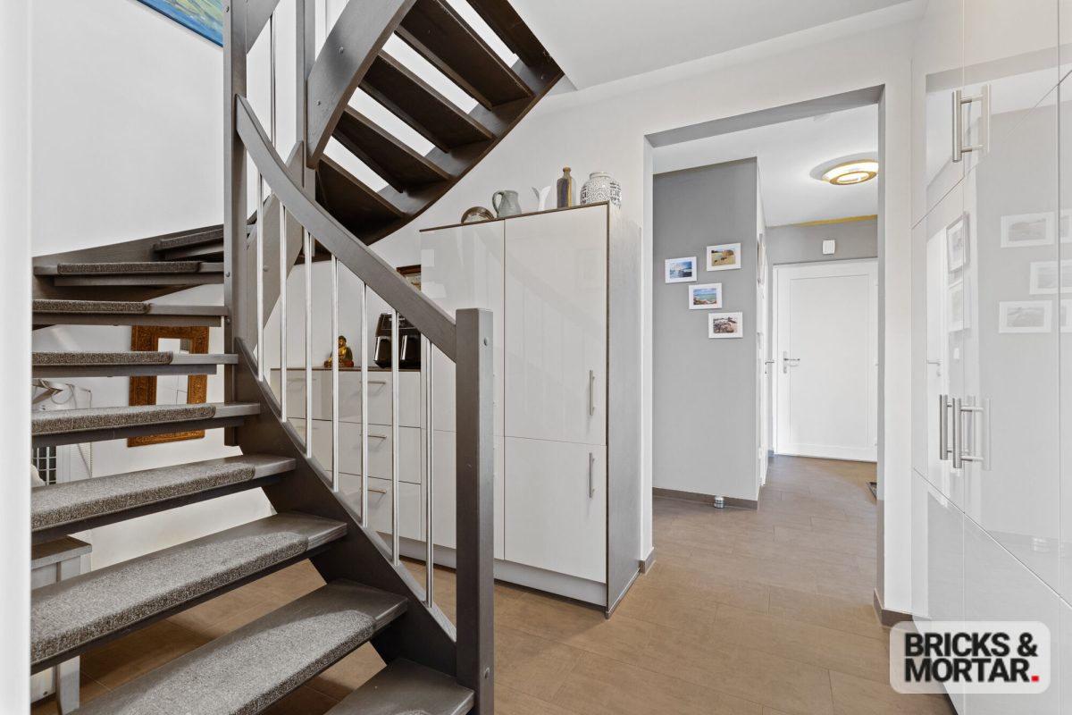 Immobilienangebot - Jettingen-Scheppach / Freihalden - Alle - Leben, wo andere zur Ruhe kommen.
Energieeffizienz A+ · Wärmepumpe · Doppelgarage · 645m² Grundstück