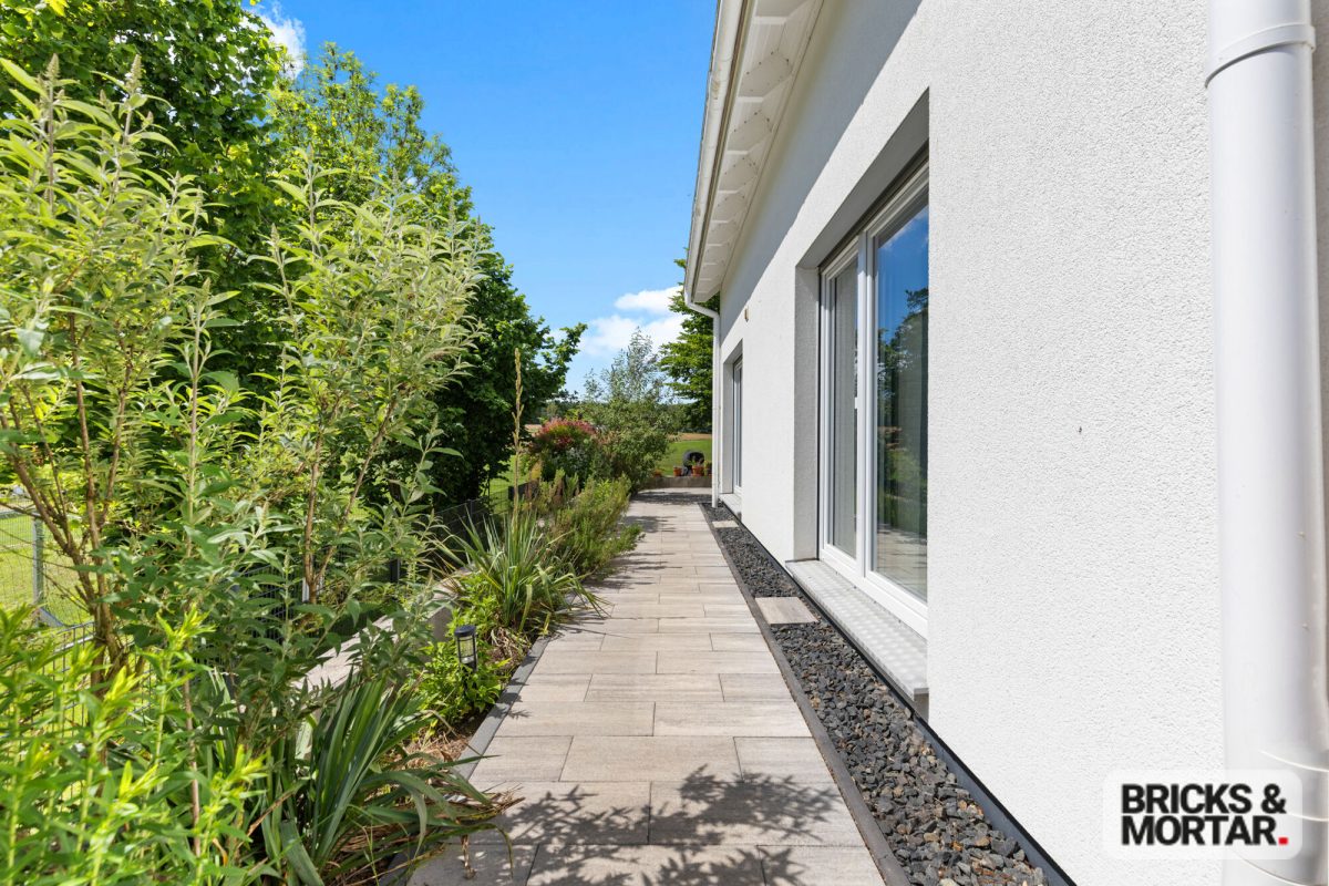 Immobilienangebot - Jettingen-Scheppach / Freihalden - Alle - Leben, wo andere zur Ruhe kommen.
Energieeffizienz A+ · Wärmepumpe · Doppelgarage · 645m² Grundstück