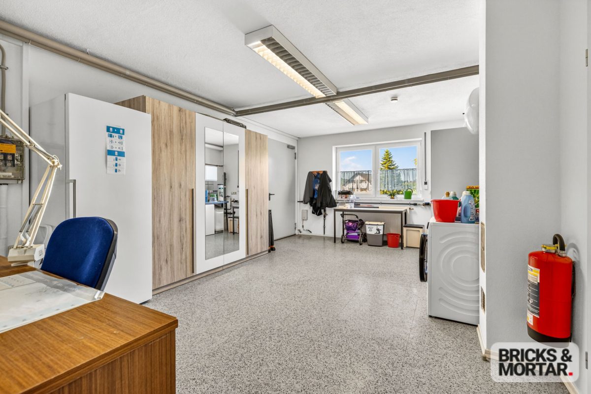 Immobilienangebot - Zusmarshausen - Alle - Arbeiten und Wohnen unter einem Dach!
Vielseitige Immobilie mit Top-Anbindung an die A8