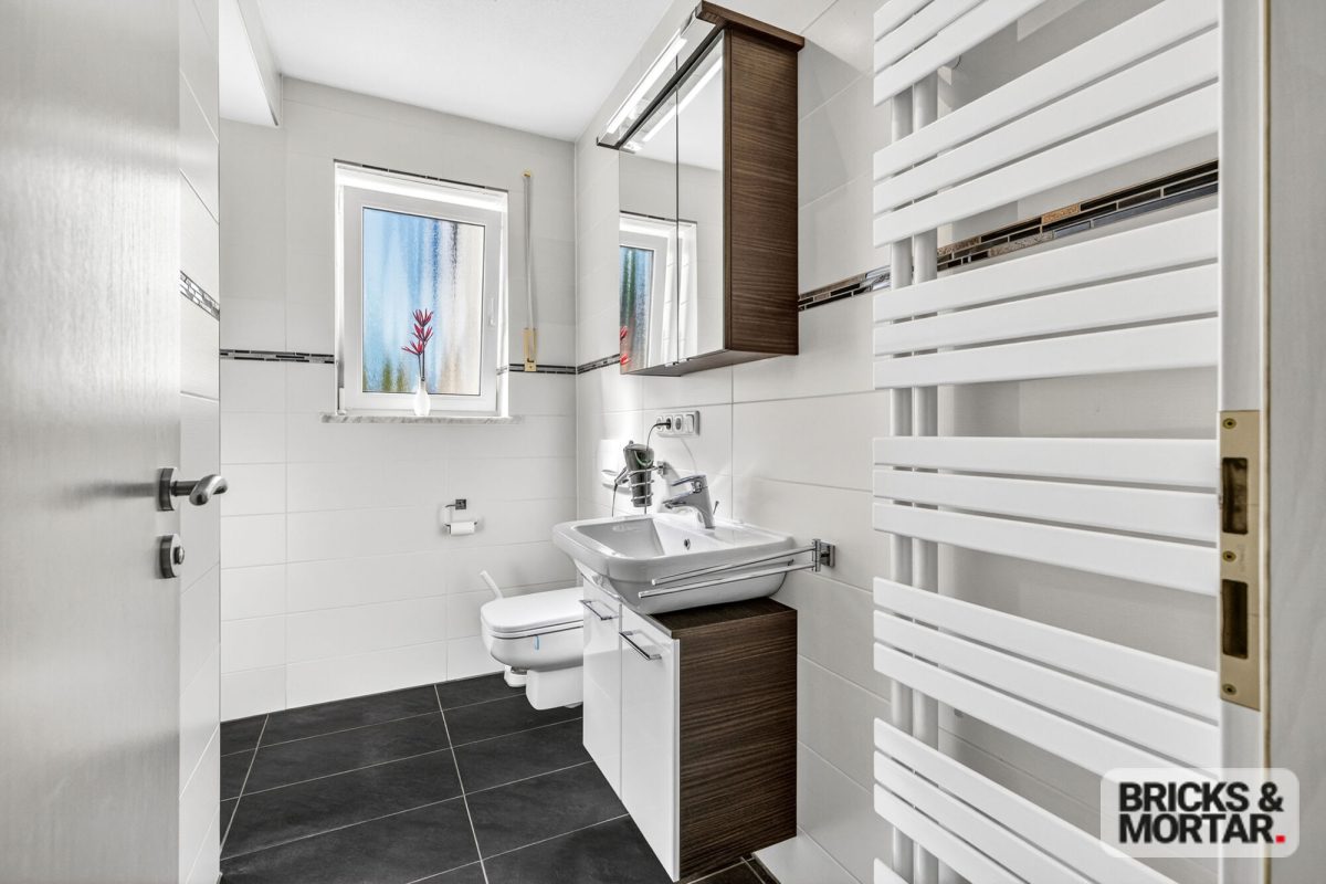 Immobilienangebot - Zusmarshausen - Alle - Arbeiten und Wohnen unter einem Dach!
Vielseitige Immobilie mit Top-Anbindung an die A8