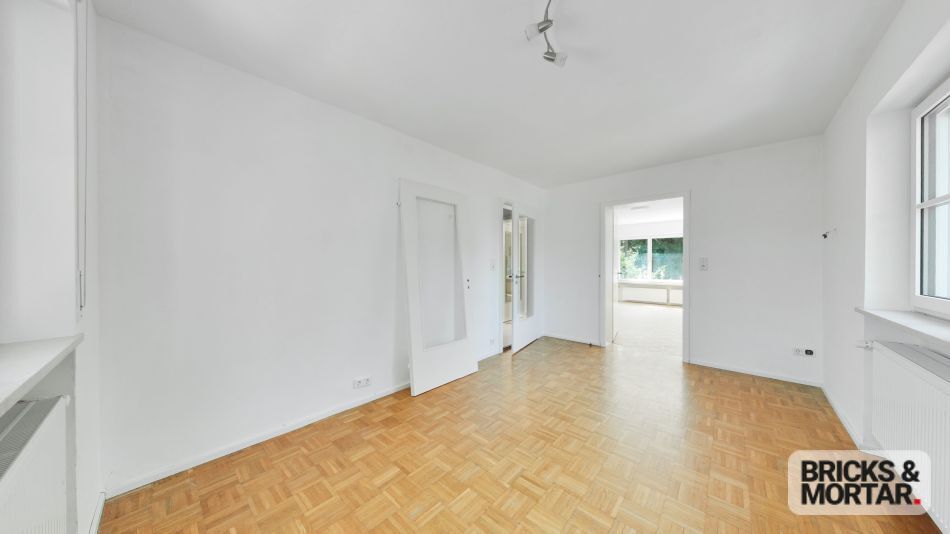 Immobilienangebot - Aystetten - Alle - Geräumiges, energetisch saniertes Zweifamilienhaus mit Ausbaureserve und großzügigem Garten