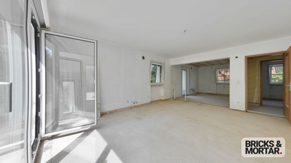 Immobilienangebot - Aystetten - Alle - Geräumiges, energetisch saniertes Zweifamilienhaus mit Ausbaureserve und großzügigem Garten