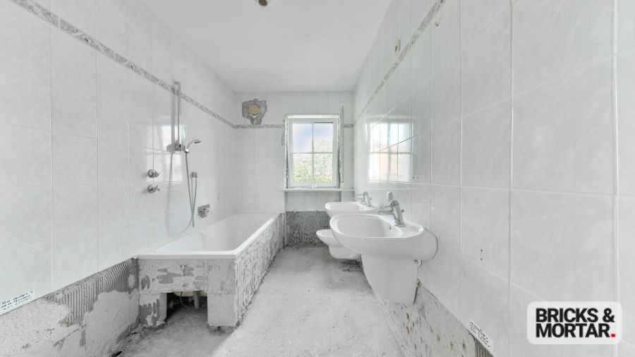 Immobilienangebot - Aystetten - Alle - Geräumiges, energetisch saniertes Zweifamilienhaus mit Ausbaureserve und großzügigem Garten