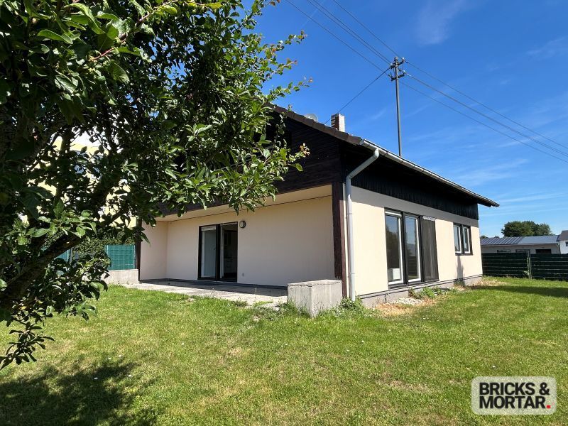 Immobilienangebot - Dasing - Alle - Ein-/Zweifamilienhaus mit großem Garten, Balkon, Terrasse und zwei Garagen in Dasing