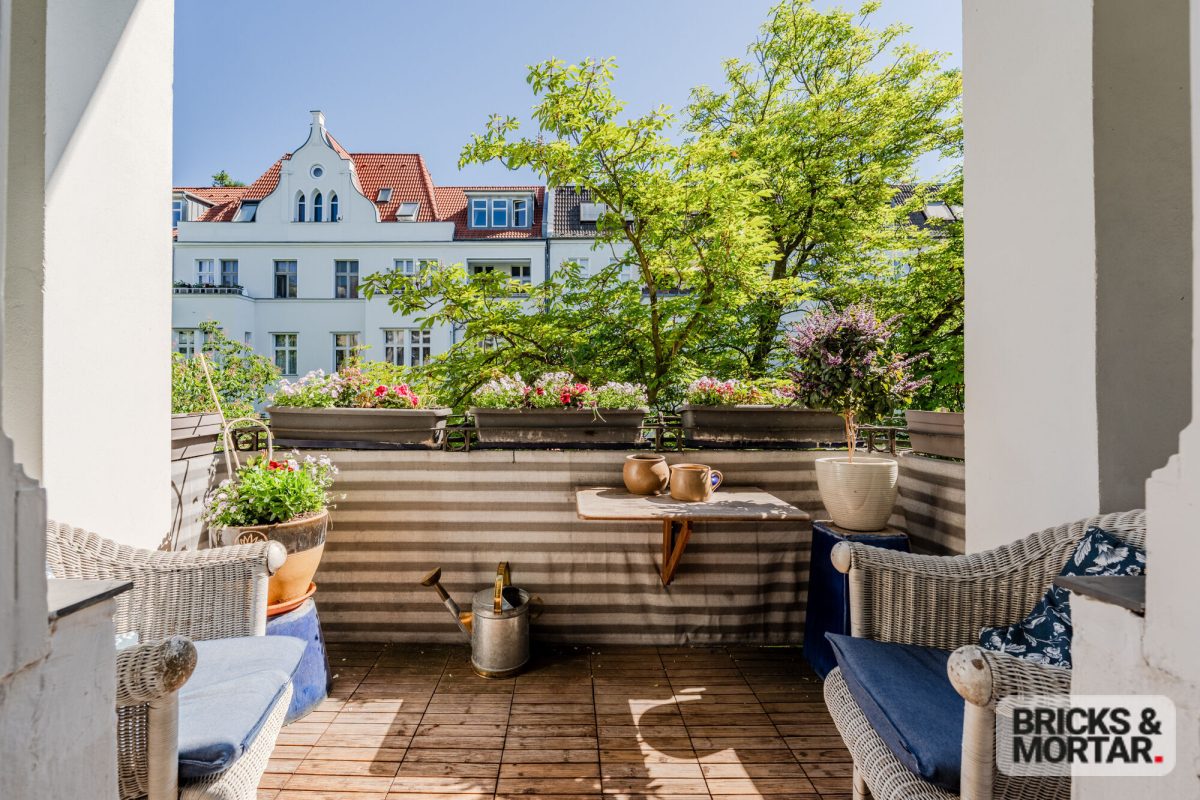 Immobilienangebot - Berlin - Alle - Wohnen über den Dächern Berlins: Bezugsfreie Altbau-Maisonette mit Terrasse nahe Ku'damm & Halensee
