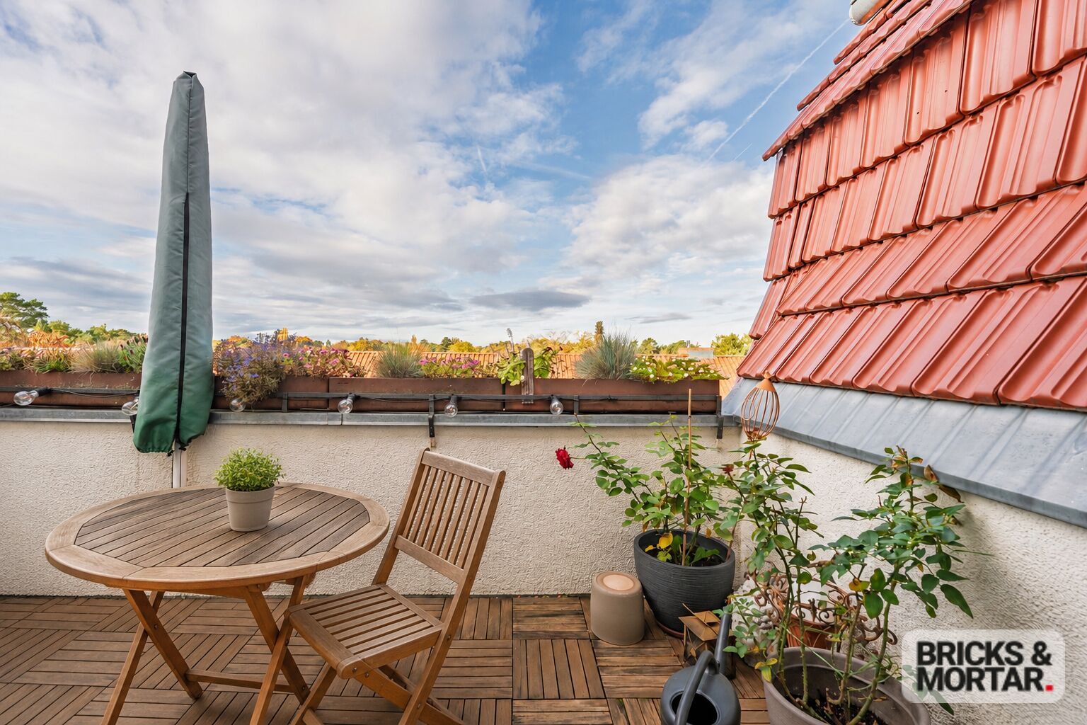 Immobilienangebot - Berlin - Alle - Vermietete Dachgeschosswohnung mit Balkon & Aufzug – herrschaftlicher Altbau in Grunewald