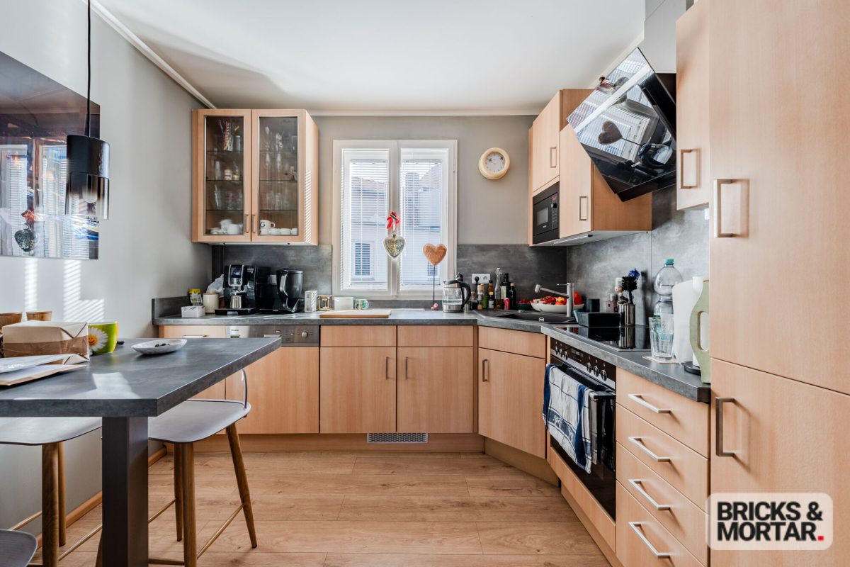 Immobilienangebot - Berlin - Alle - Vermietete Dachgeschosswohnung mit Balkon & Aufzug – herrschaftlicher Altbau in Grunewald