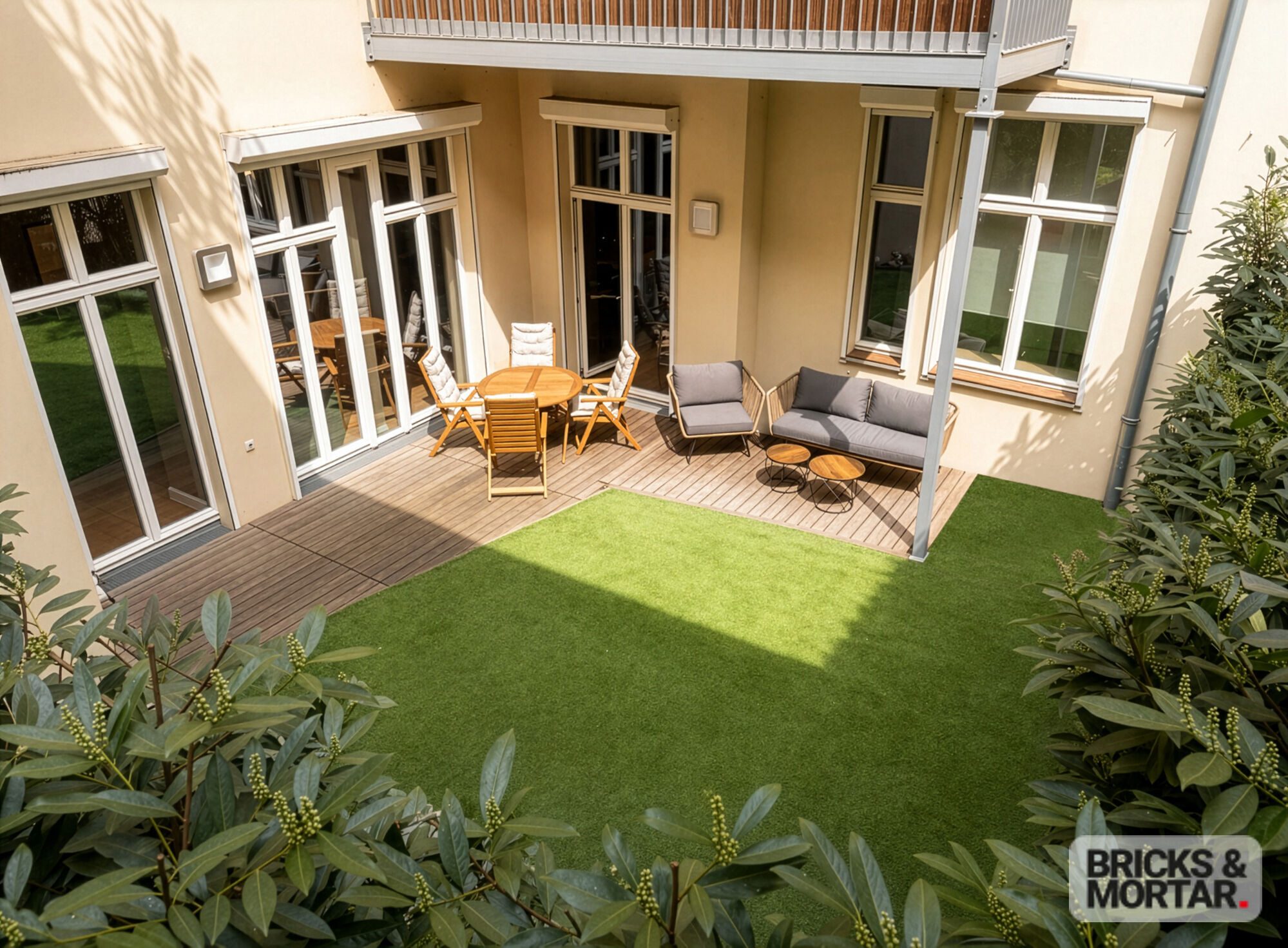 Immobilienangebot - Berlin - Alle - Wohnen wie im eigenen Haus: 191 m² sanierter Altbau mit Südgarten am Ku’damm zum direkten Bezug