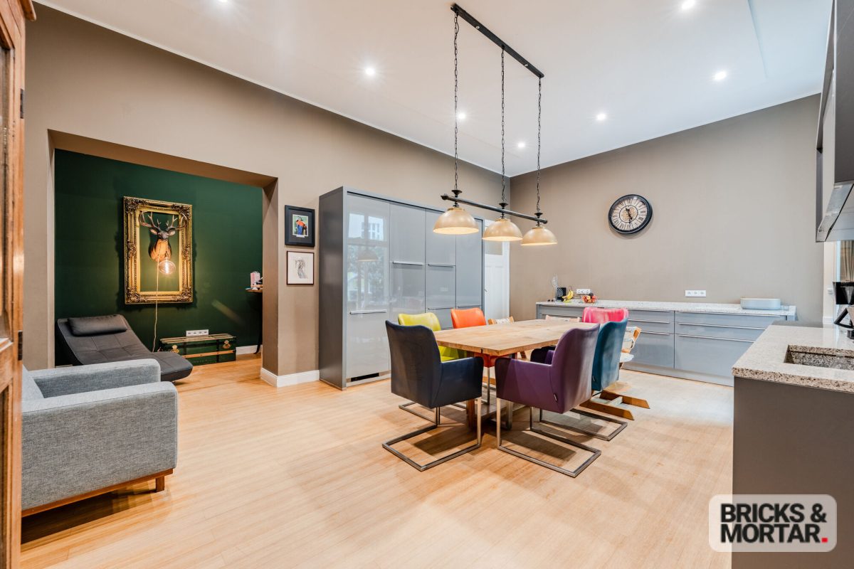 Immobilienangebot - Berlin - Alle - Wohnen wie im eigenen Haus: 191 m² sanierter Altbau mit Südgarten am Ku’damm zum direkten Bezug