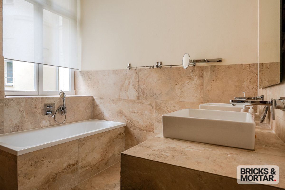 Immobilienangebot - Berlin - Alle - Wohnen wie im eigenen Haus: 191 m² sanierter Altbau mit Südgarten am Ku’damm zum direkten Bezug