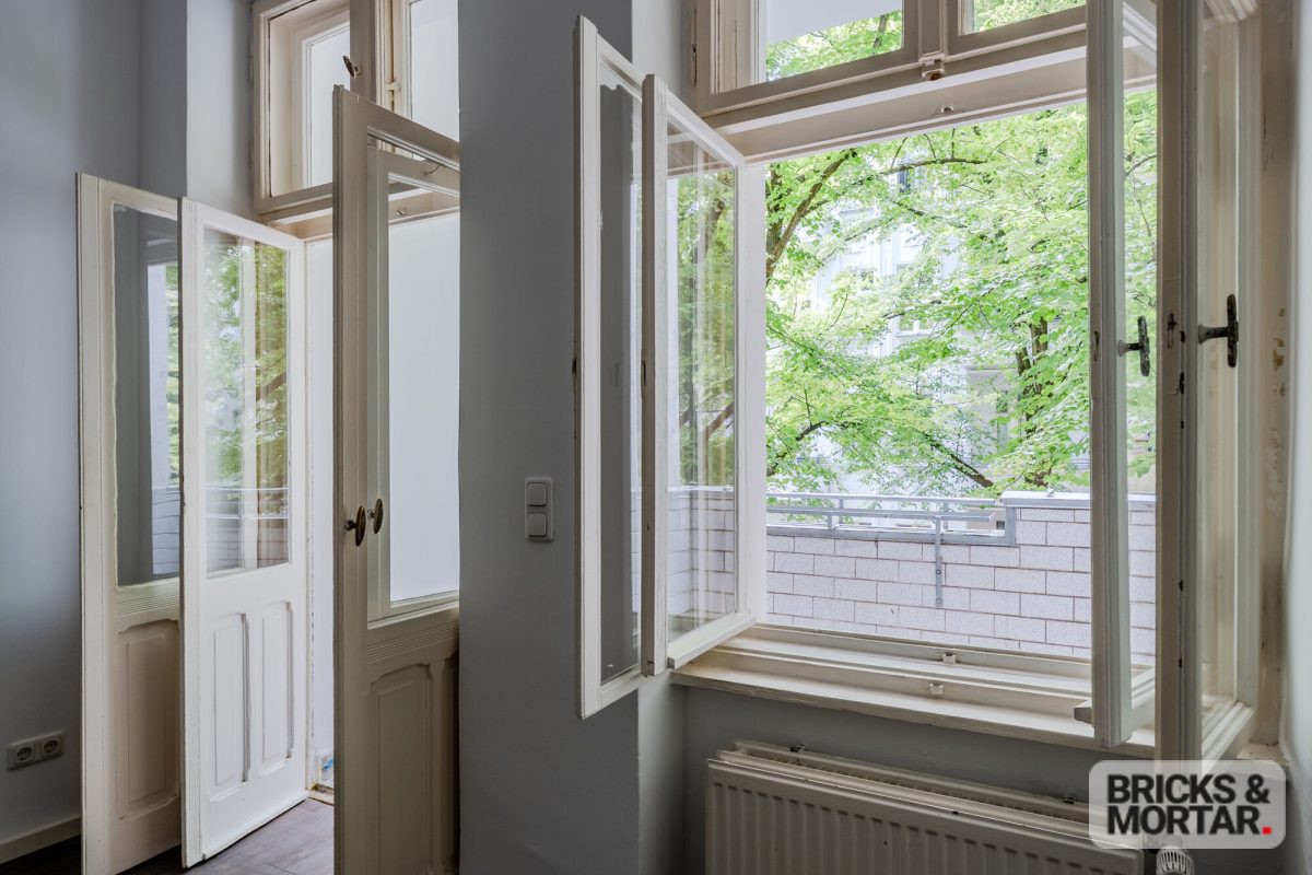 Immobilienangebot - Berlin - Alle - Renovierte 2-Zimmer Altbauwohnung 
mit sonniger Loggia zum direkten Bezug im beliebten Schillerkiez