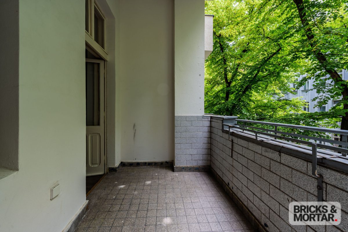 Immobilienangebot - Berlin - Alle - Renovierte 2-Zimmer Altbauwohnung 
mit sonniger Loggia zum direkten Bezug im beliebten Schillerkiez