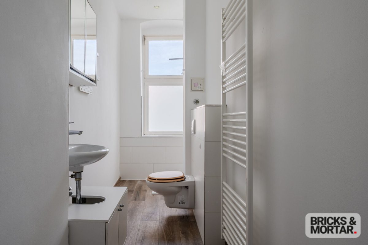 Immobilienangebot - Berlin - Alle - Renovierte 2-Zimmer Altbauwohnung 
mit sonniger Loggia zum direkten Bezug im beliebten Schillerkiez