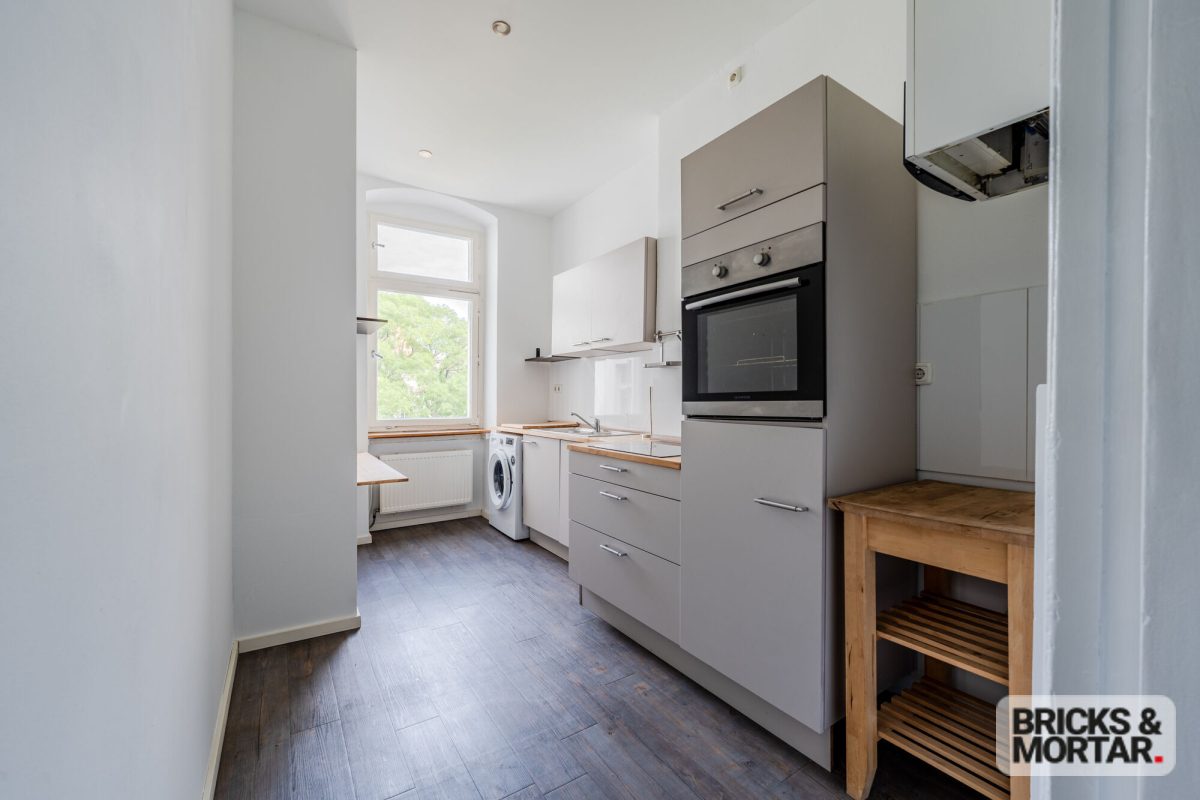 Immobilienangebot - Berlin - Alle - Renovierte 2-Zimmer Altbauwohnung 
mit sonniger Loggia zum direkten Bezug im beliebten Schillerkiez