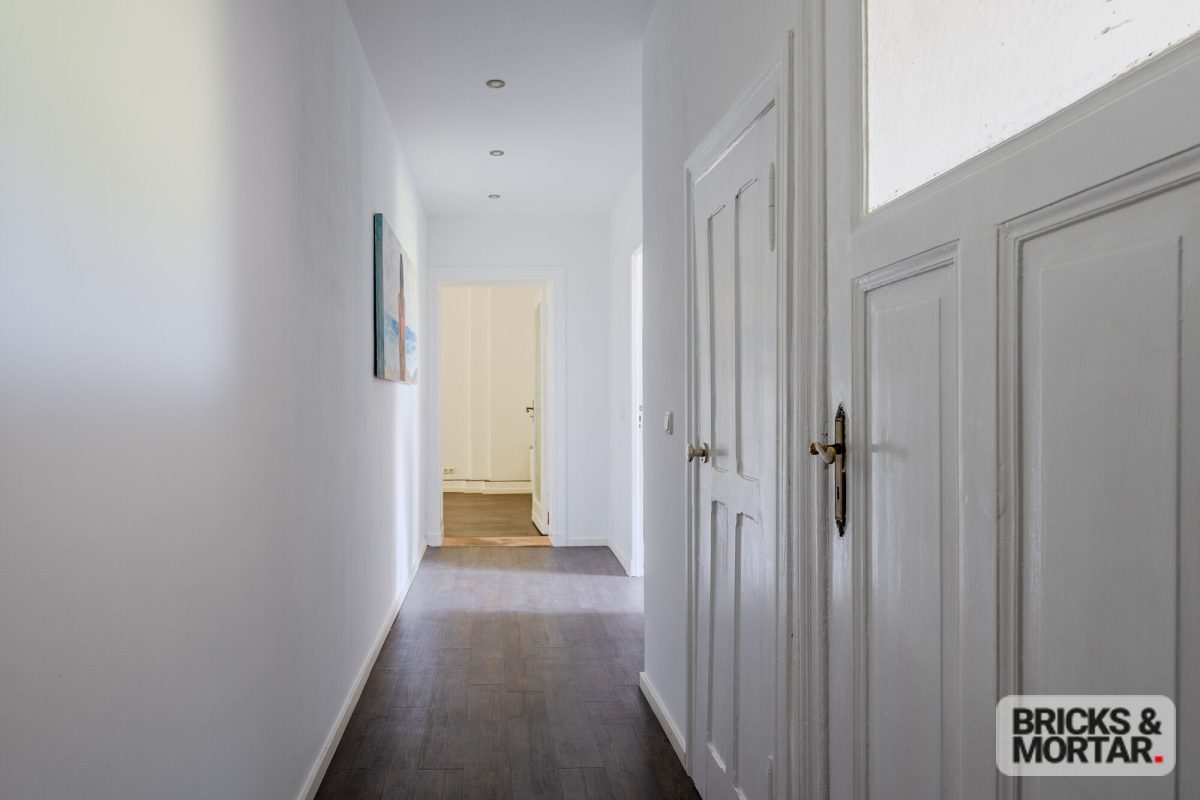 Immobilienangebot - Berlin - Alle - Renovierte 2-Zimmer Altbauwohnung 
mit sonniger Loggia zum direkten Bezug im beliebten Schillerkiez