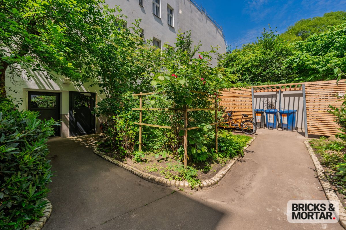Immobilienangebot - Berlin - Alle - Renovierte 2-Zimmer Altbauwohnung 
mit sonniger Loggia zum direkten Bezug im beliebten Schillerkiez