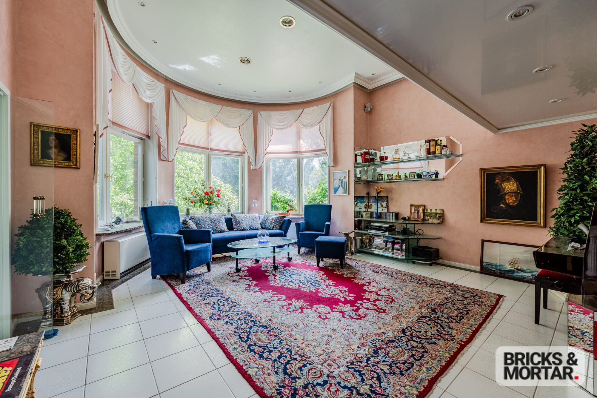Immobilienangebot - Berlin - Alle - Altbaujuwel am Hagenplatz – Bezugsfreie 2-Zimmer-Wohnung mit Kamin, Erker und großem Stellplatz