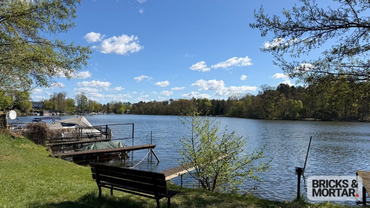 Immobilienangebot - Berlin - Alle - Provisionsfrei:Zweite Seelinie zur Großen Krampe–saniertes Familiendomizil auf ca. 680 m² Grundstück