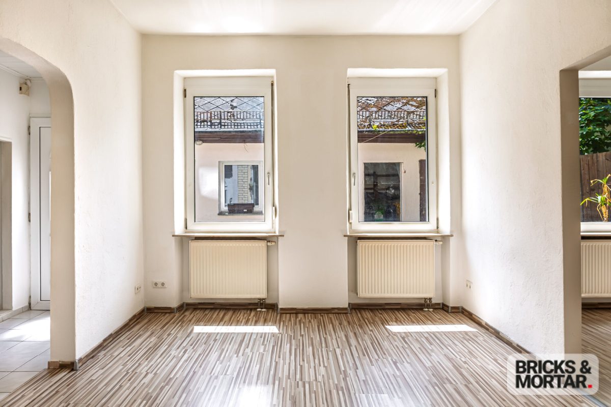 Immobilienangebot - Fürth - Alle - Hohe Decken, viel Licht: so wohnt es sich im Fürther Altbau: EG-Wohnung, ab sofort bezugsfrei