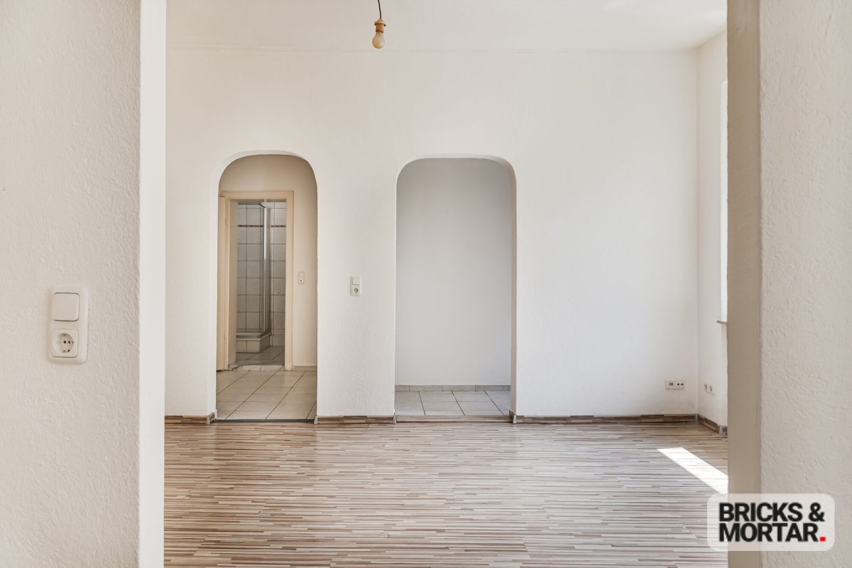 Immobilienangebot - Fürth - Alle - Hohe Decken, viel Licht: so wohnt es sich im Fürther Altbau: EG-Wohnung, ab sofort bezugsfrei