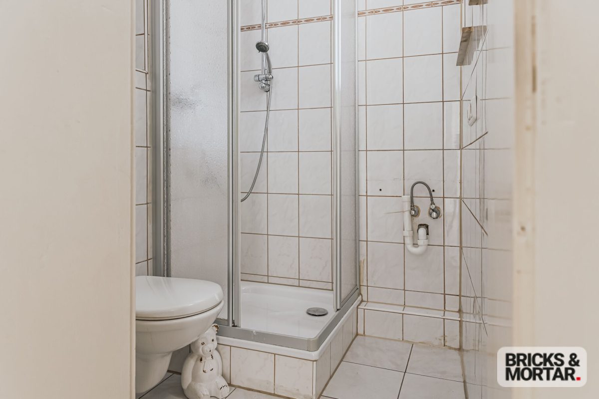 Immobilienangebot - Fürth - Alle - Hohe Decken, viel Licht: so wohnt es sich im Fürther Altbau: EG-Wohnung, ab sofort bezugsfrei