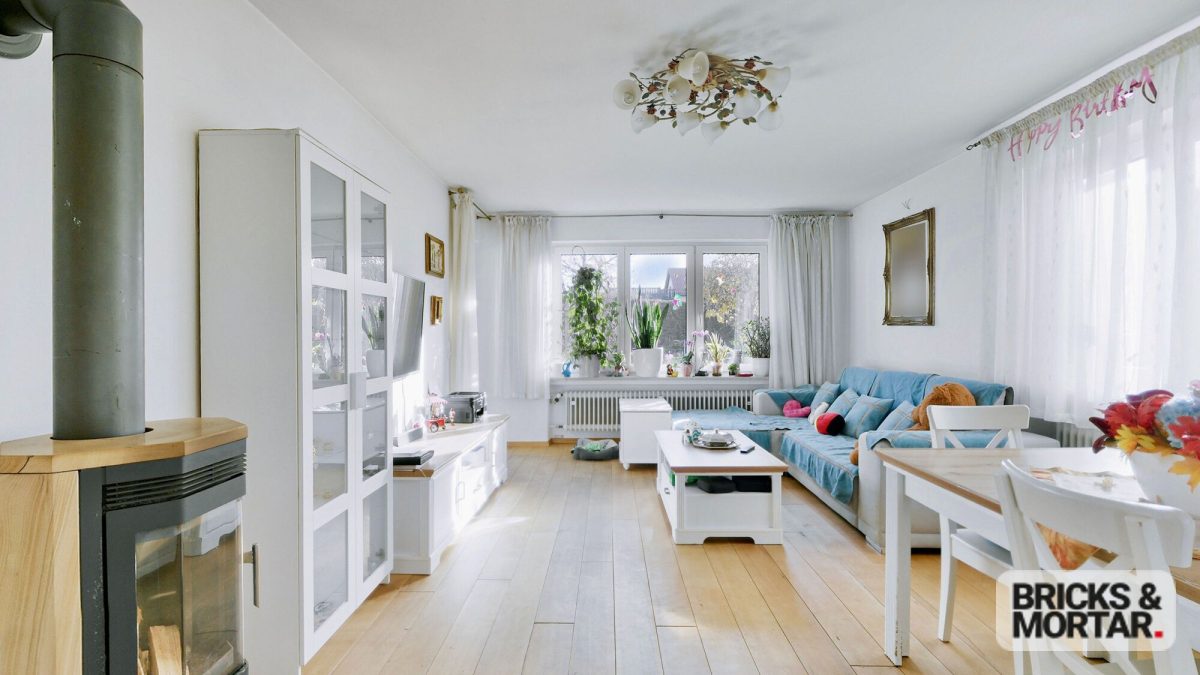 Immobilienangebot - Röfingen - Alle - Gepflegtes Dreifamilienhaus mit zusätzlicher Einheit und Photovoltaik