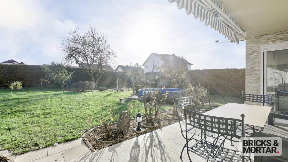 Immobilienangebot - Röfingen - Alle - Gepflegtes Dreifamilienhaus mit zusätzlicher Einheit und Photovoltaik